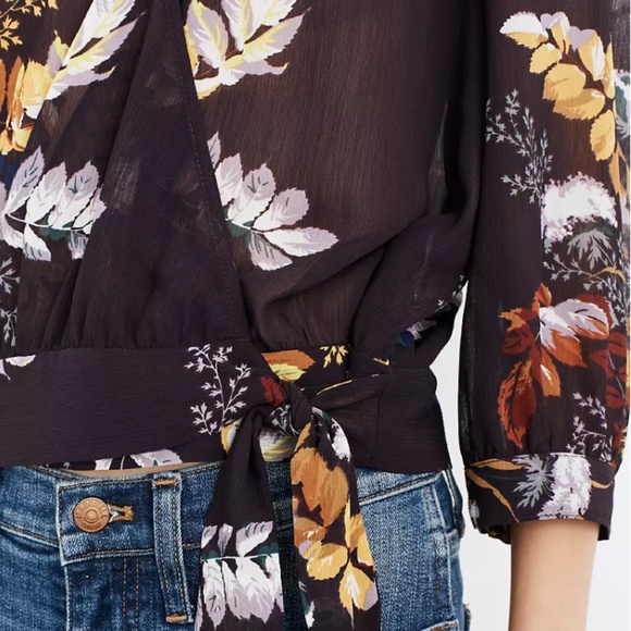 Madewell Wrap Top in Blooming Oasis - Picture 4 of 7